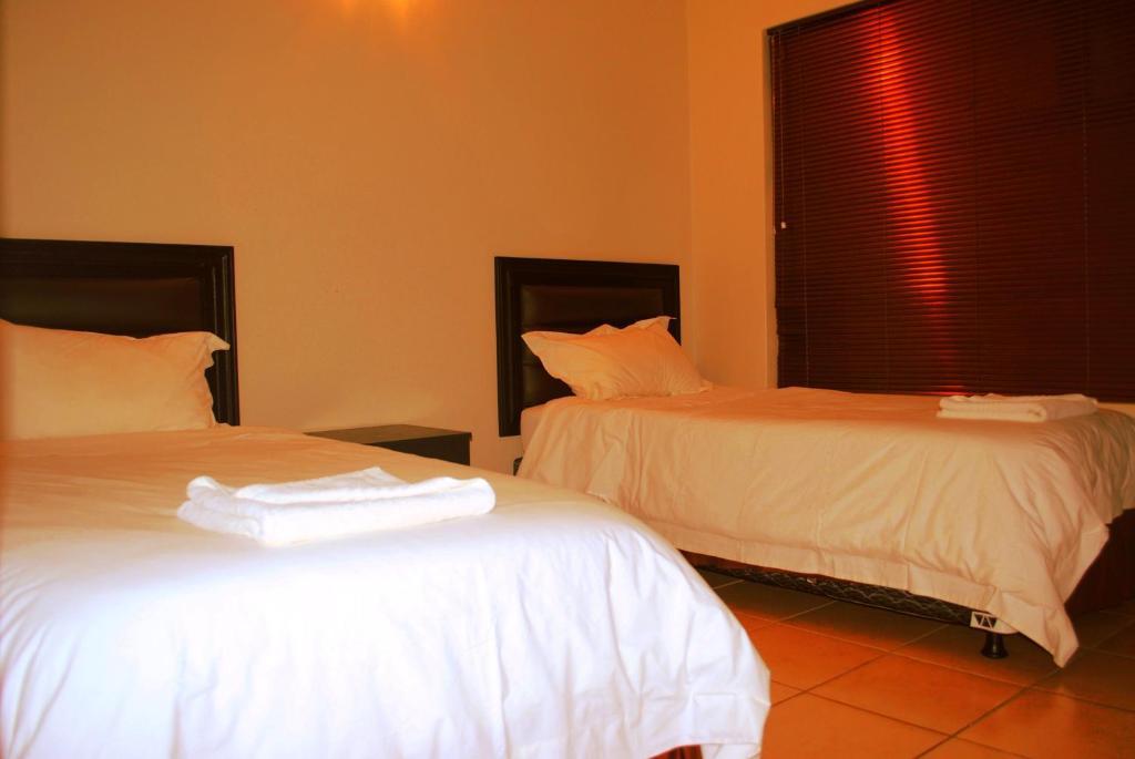 Palm Valley Inn And Day Spa Hartbeespoort Bagian luar foto