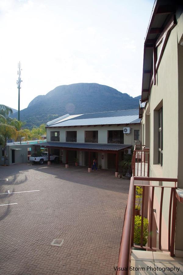 Palm Valley Inn And Day Spa Hartbeespoort Bagian luar foto