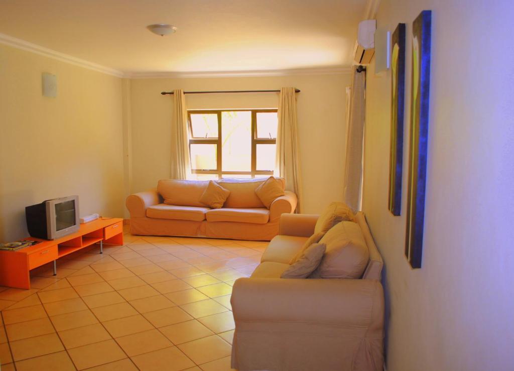 Palm Valley Inn And Day Spa Hartbeespoort Bagian luar foto