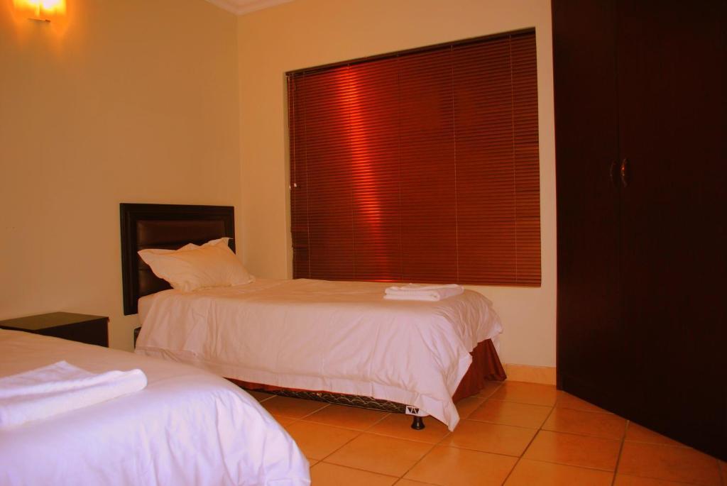 Palm Valley Inn And Day Spa Hartbeespoort Bagian luar foto