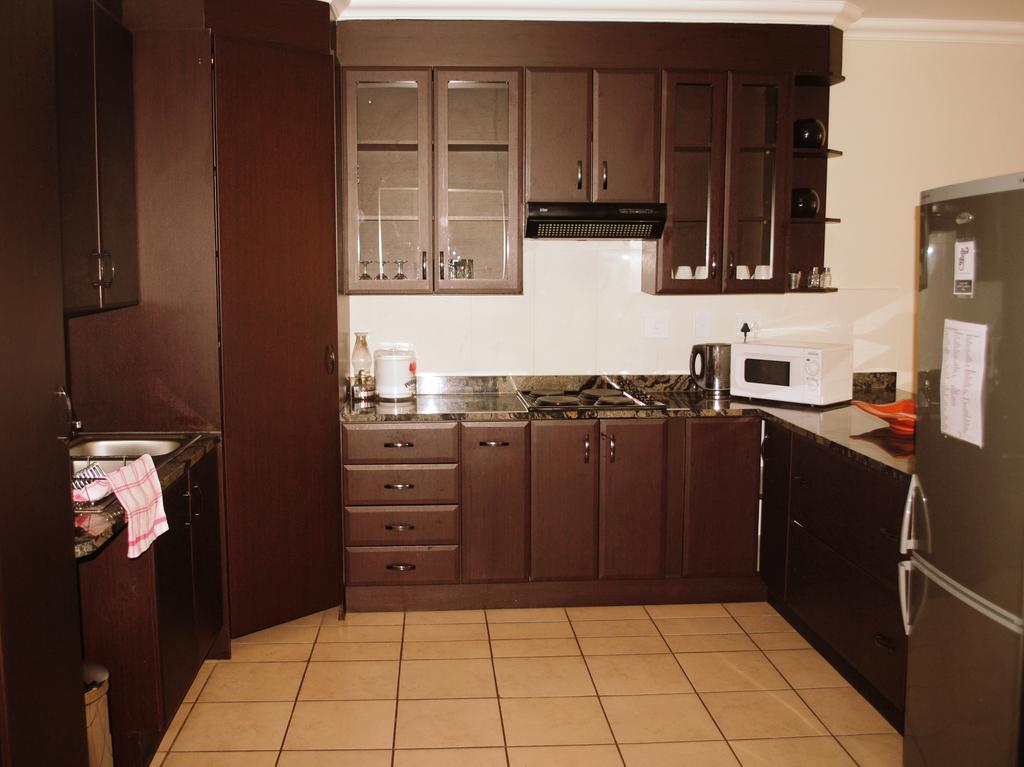 Palm Valley Inn And Day Spa Hartbeespoort Bagian luar foto