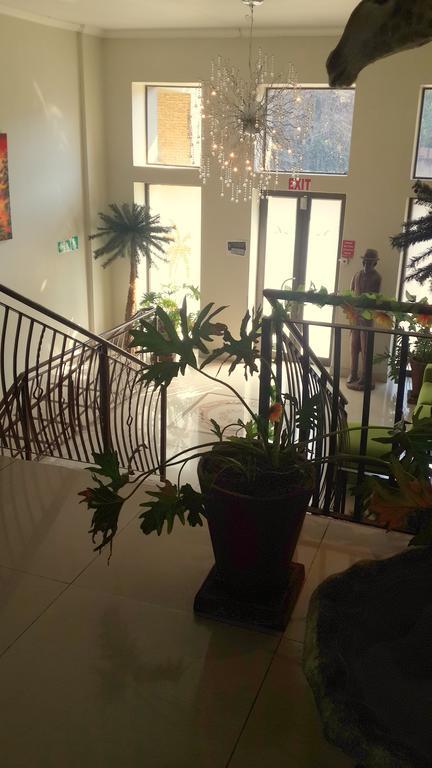 Palm Valley Inn And Day Spa Hartbeespoort Bagian luar foto