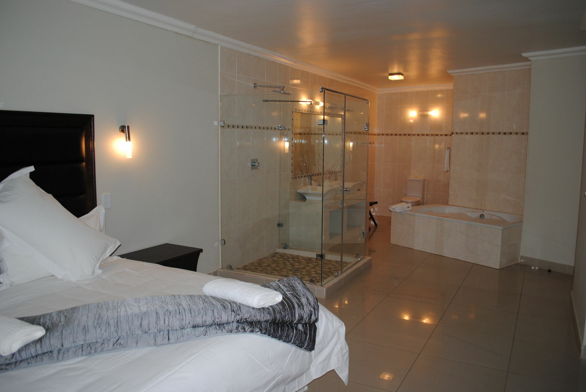 Palm Valley Inn And Day Spa Hartbeespoort Bagian luar foto