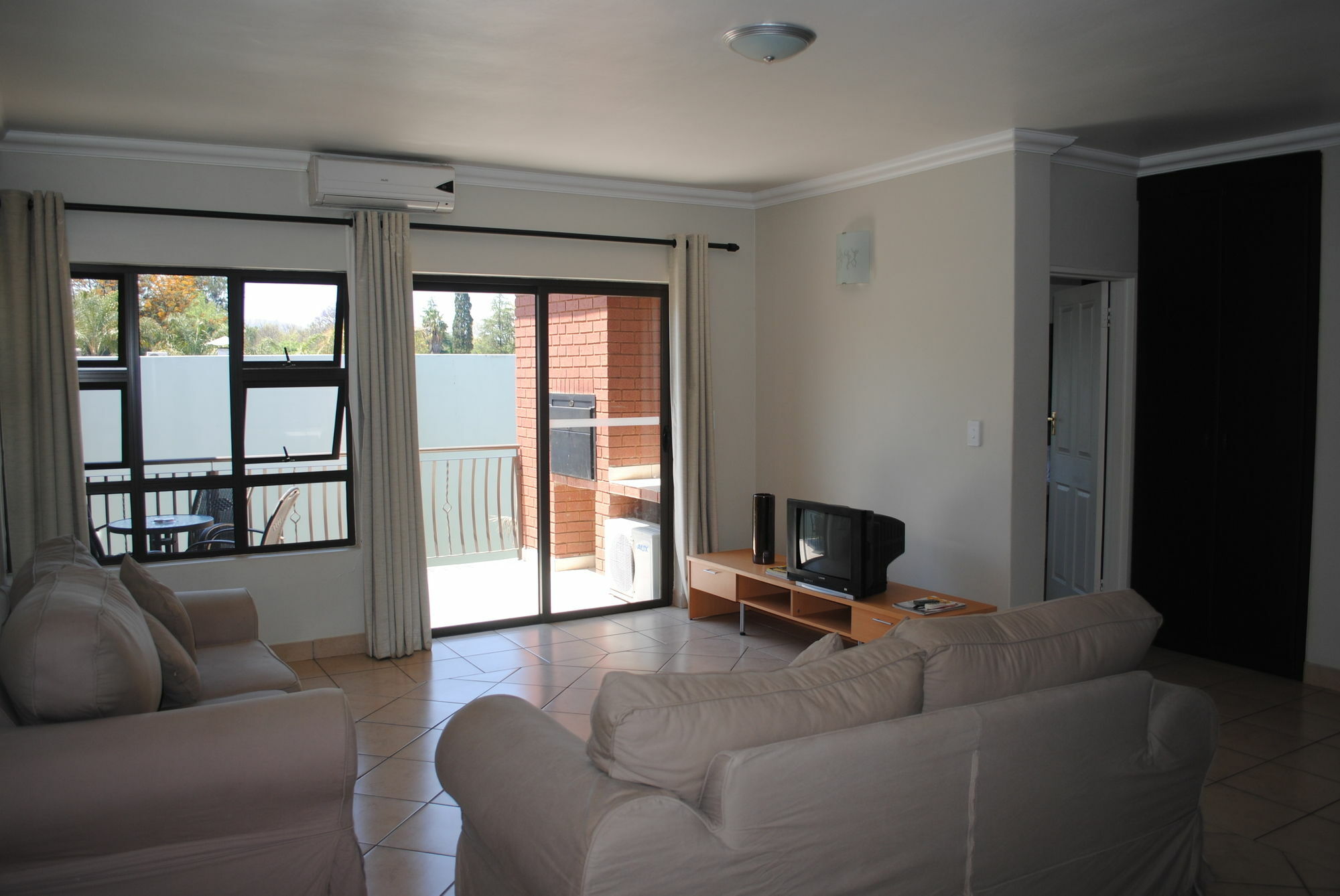 Palm Valley Inn And Day Spa Hartbeespoort Bagian luar foto