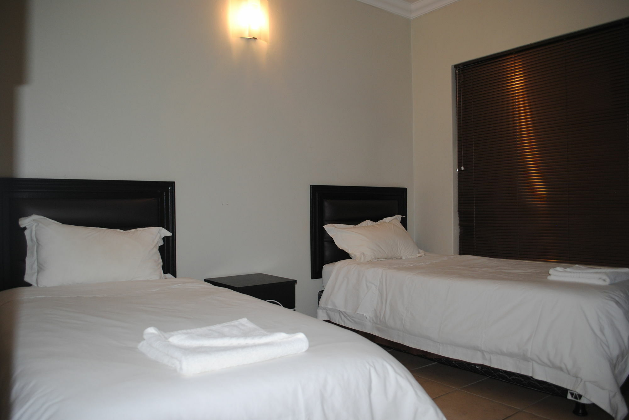 Palm Valley Inn And Day Spa Hartbeespoort Bagian luar foto