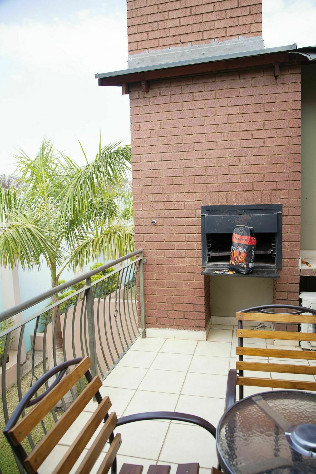 Palm Valley Inn And Day Spa Hartbeespoort Bagian luar foto