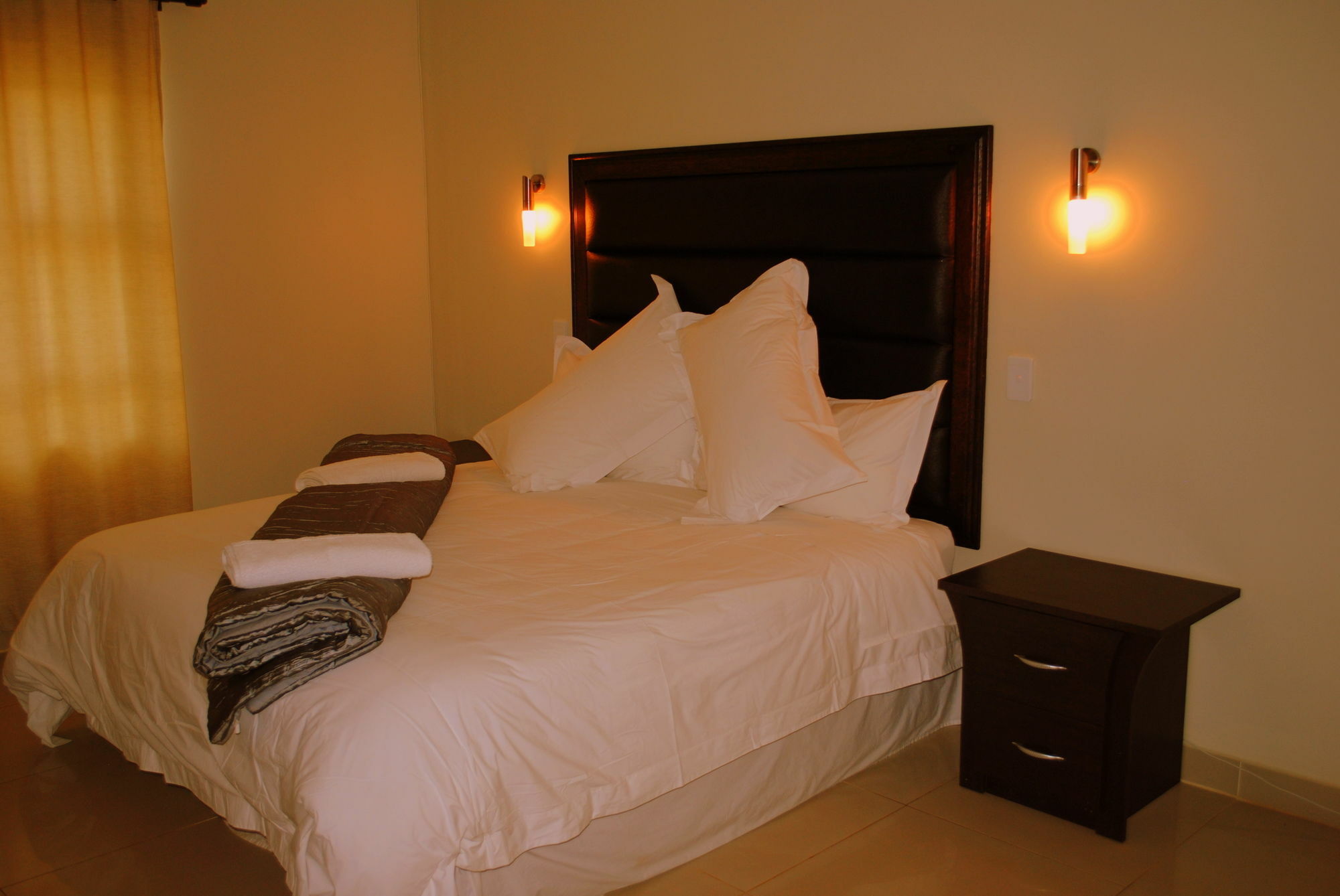 Palm Valley Inn And Day Spa Hartbeespoort Bagian luar foto