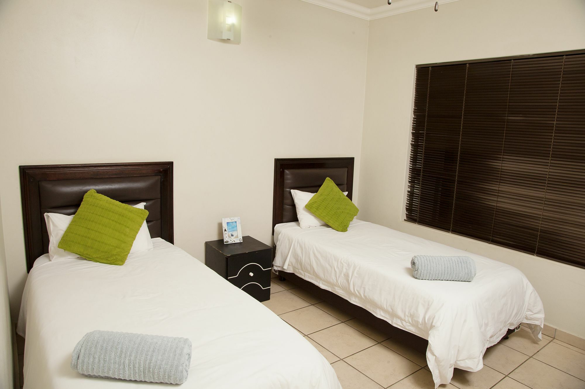 Palm Valley Inn And Day Spa Hartbeespoort Bagian luar foto